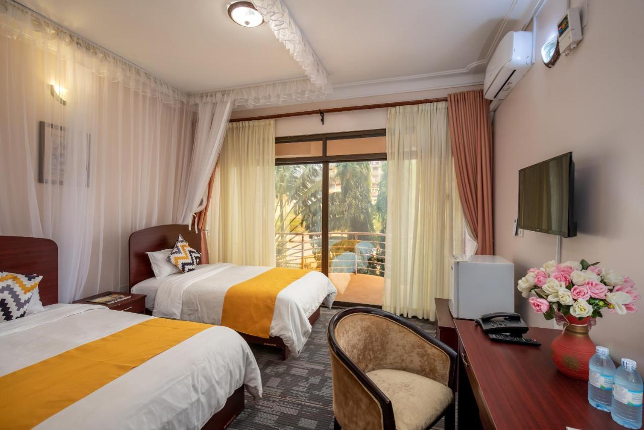 Entebbe Traveller'S Hotel Exterior photo