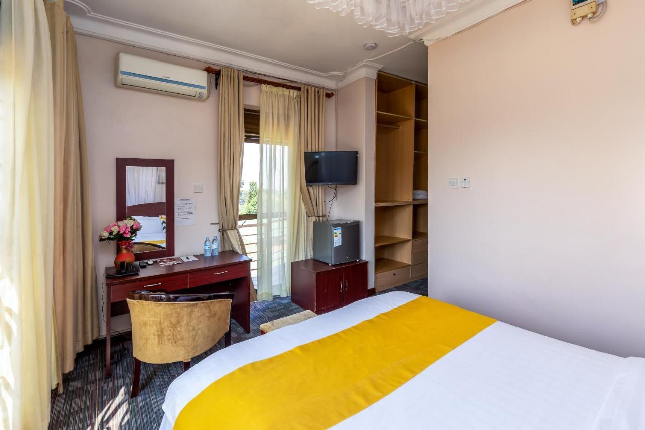 Entebbe Traveller'S Hotel Exterior photo