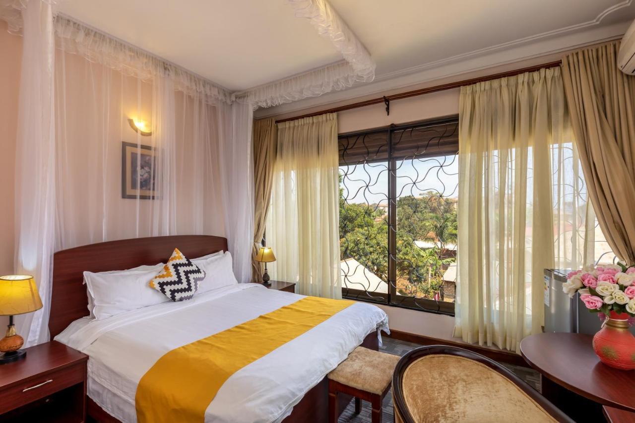 Entebbe Traveller'S Hotel Exterior photo