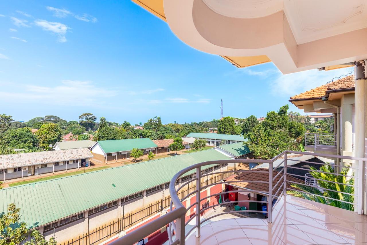 Entebbe Traveller'S Hotel Exterior photo