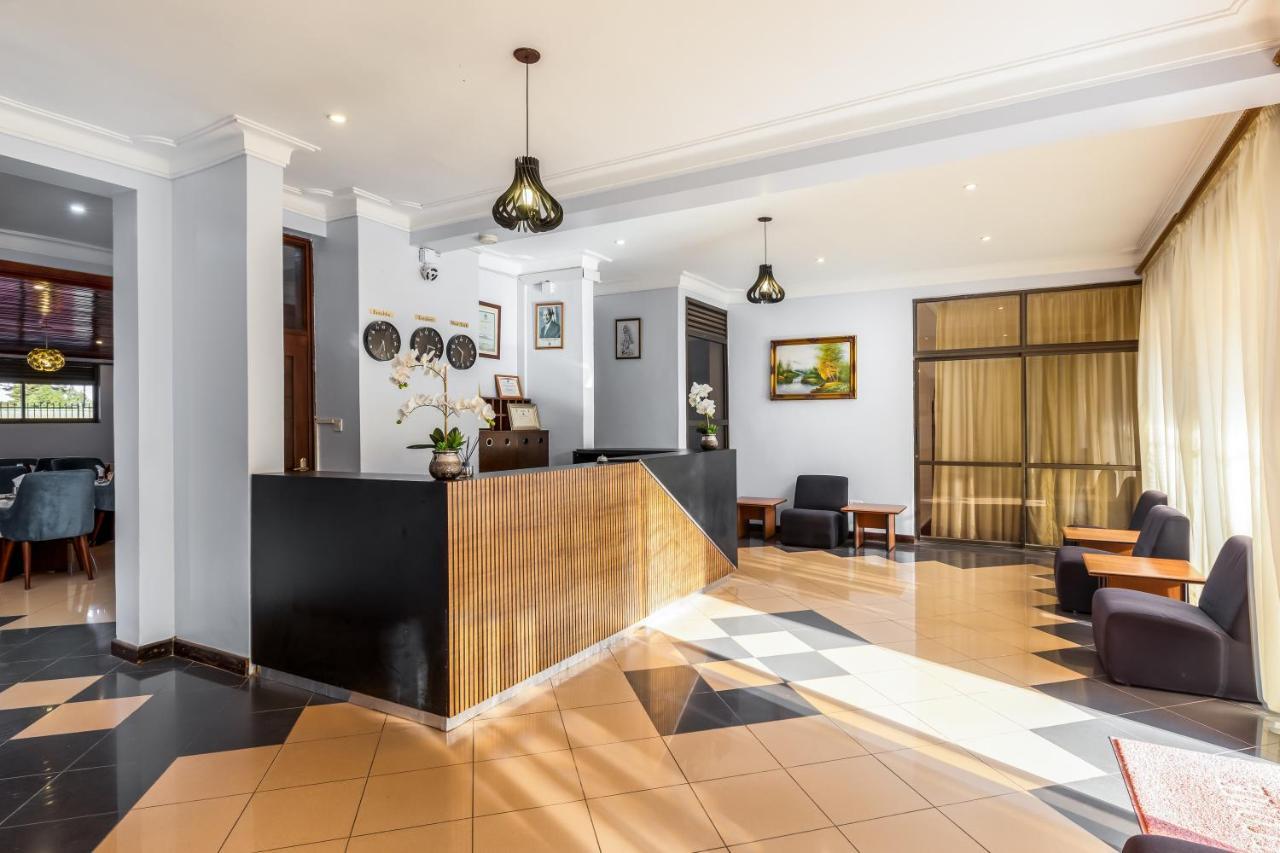 Entebbe Traveller'S Hotel Exterior photo