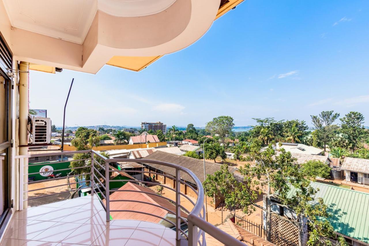Entebbe Traveller'S Hotel Exterior photo