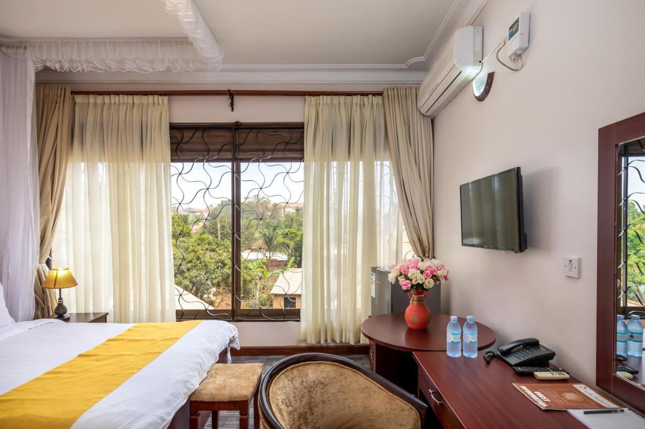 Entebbe Traveller'S Hotel Exterior photo