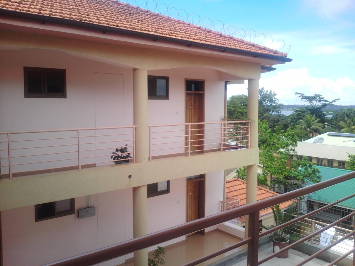 Entebbe Traveller'S Hotel Exterior photo