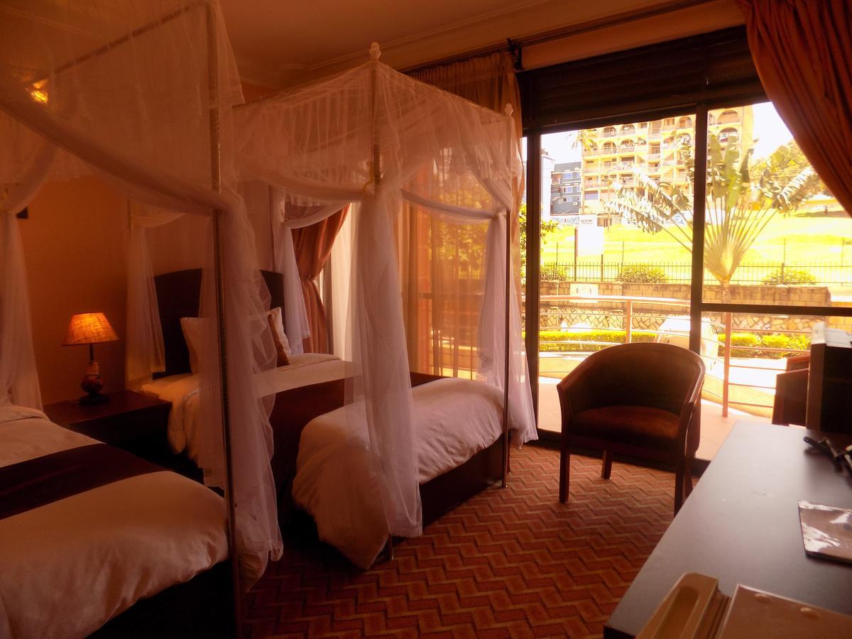 Entebbe Traveller'S Hotel Exterior photo