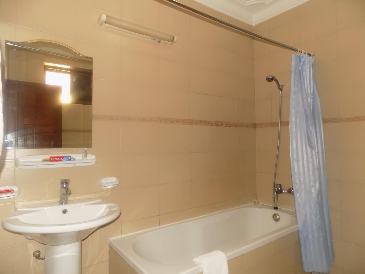 Entebbe Traveller'S Hotel Exterior photo