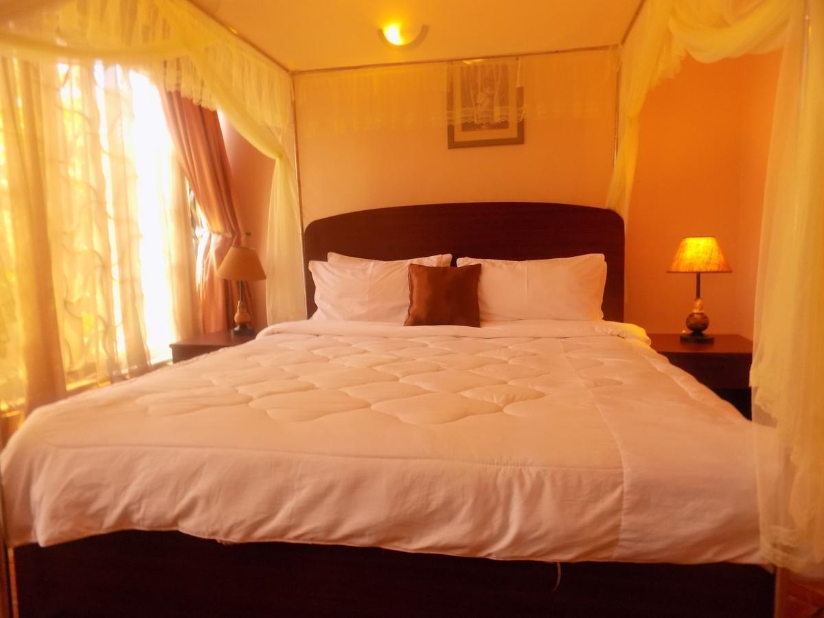 Entebbe Traveller'S Hotel Exterior photo