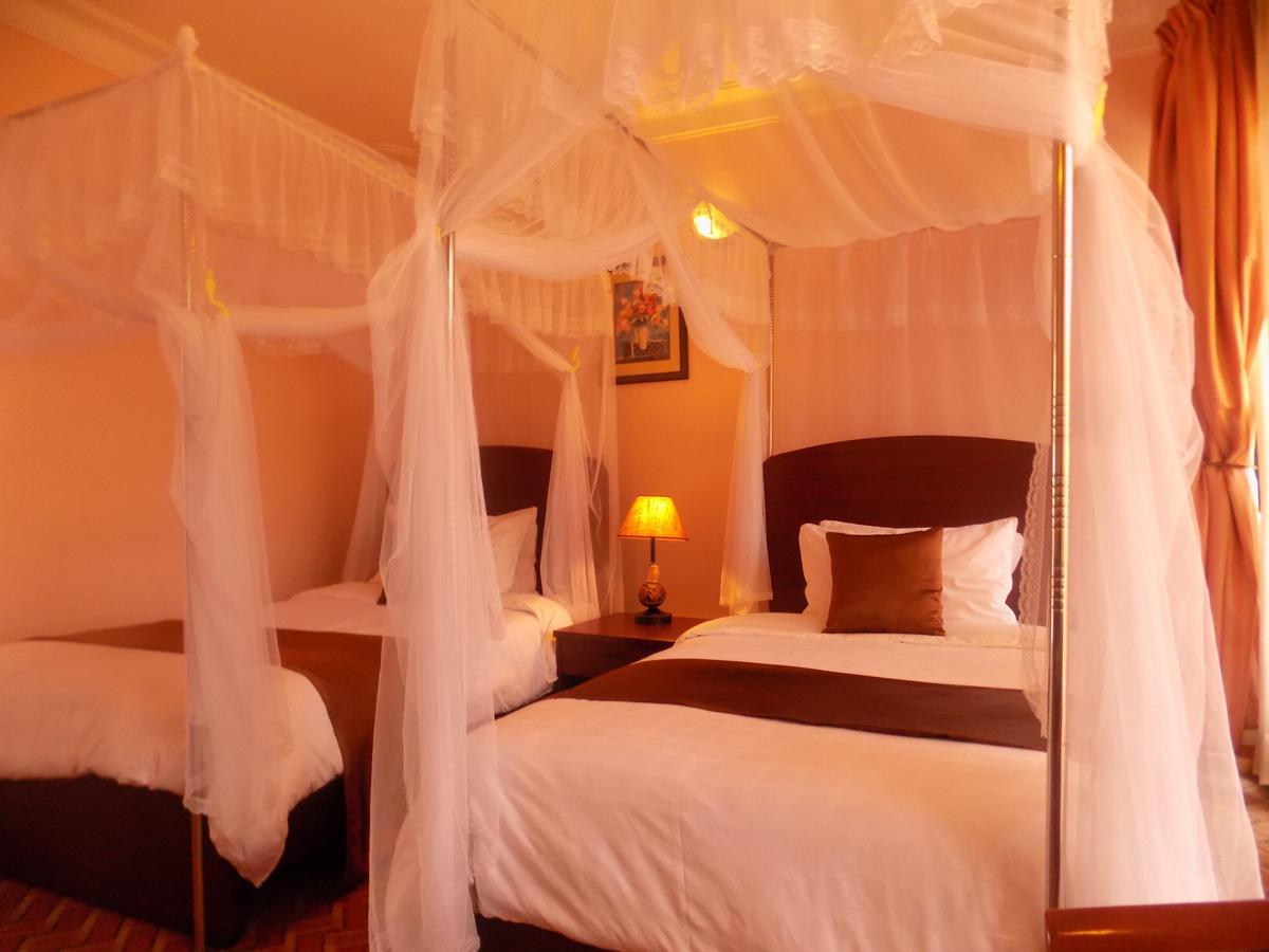 Entebbe Traveller'S Hotel Exterior photo