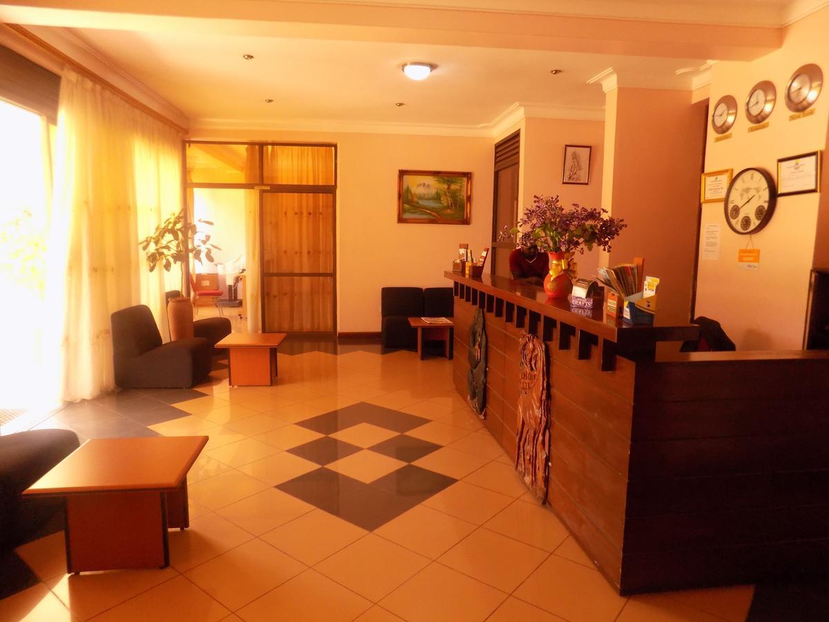 Entebbe Traveller'S Hotel Exterior photo