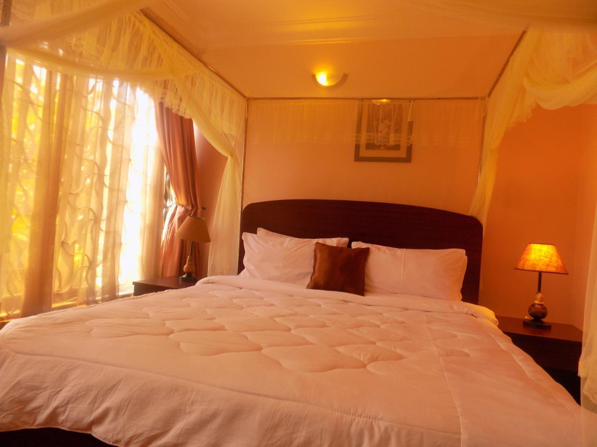 Entebbe Traveller'S Hotel Exterior photo