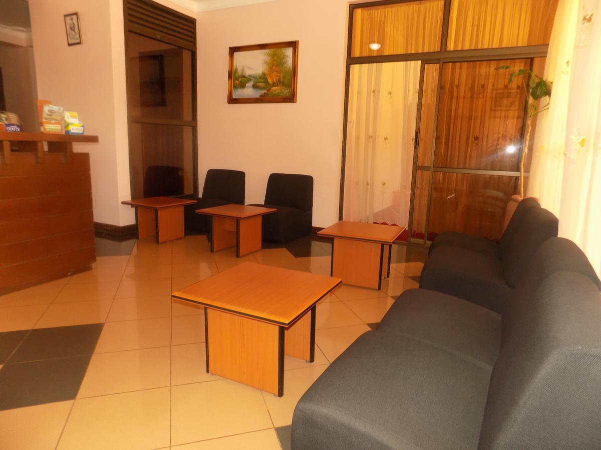 Entebbe Traveller'S Hotel Exterior photo