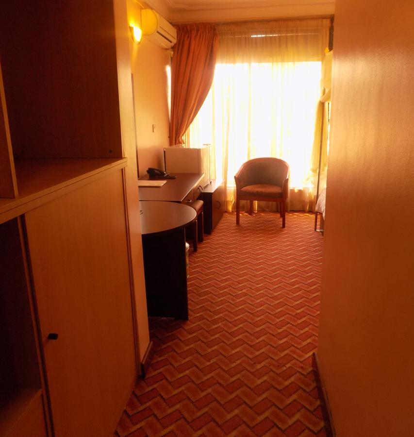 Entebbe Traveller'S Hotel Exterior photo